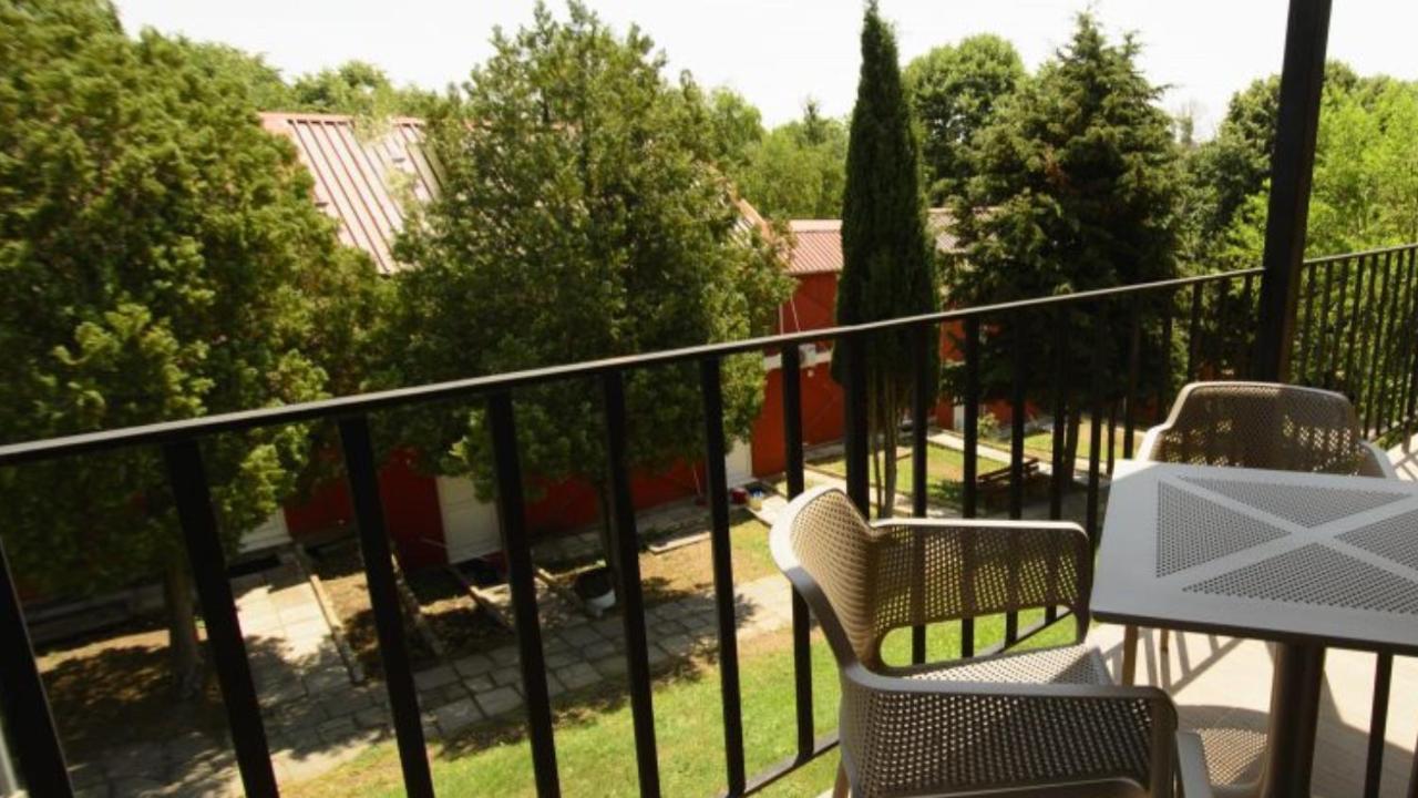 Holiday Village Lozenets Rom bilde